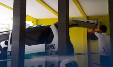 SISWA  SMA DI SAMPANG, MELAHIRKAN DIDALAM KELAS