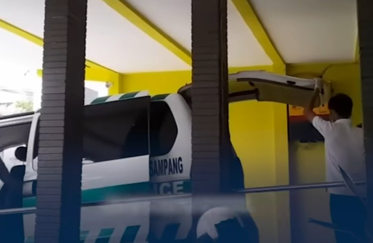 SISWA  SMA DI SAMPANG, MELAHIRKAN DIDALAM KELAS